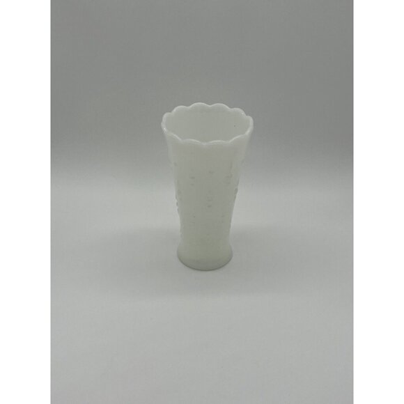 Vintage 1940 Anchor Hocking Milk Glass Scalped Rim Teardrop Pearl Dot Arrow Vase - Picture 3 of 5
